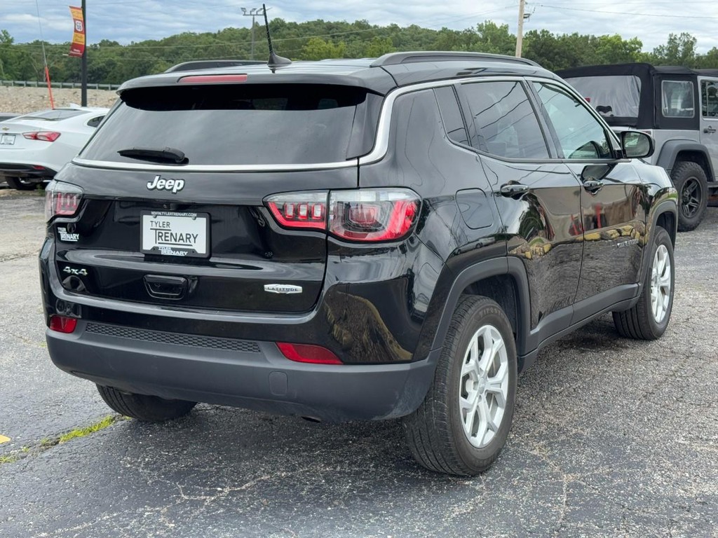Jeep Compass Vehicle Full-screen Gallery Image 04
