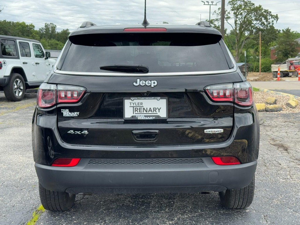 Jeep Compass Vehicle Full-screen Gallery Image 05