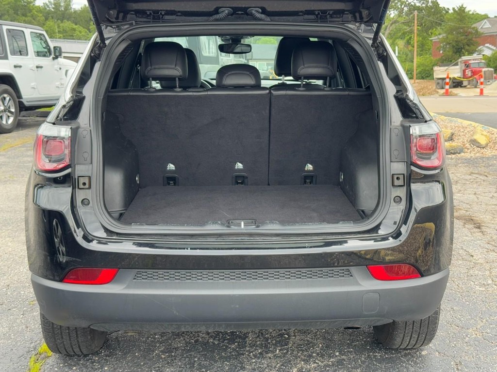 Jeep Compass Vehicle Full-screen Gallery Image 06