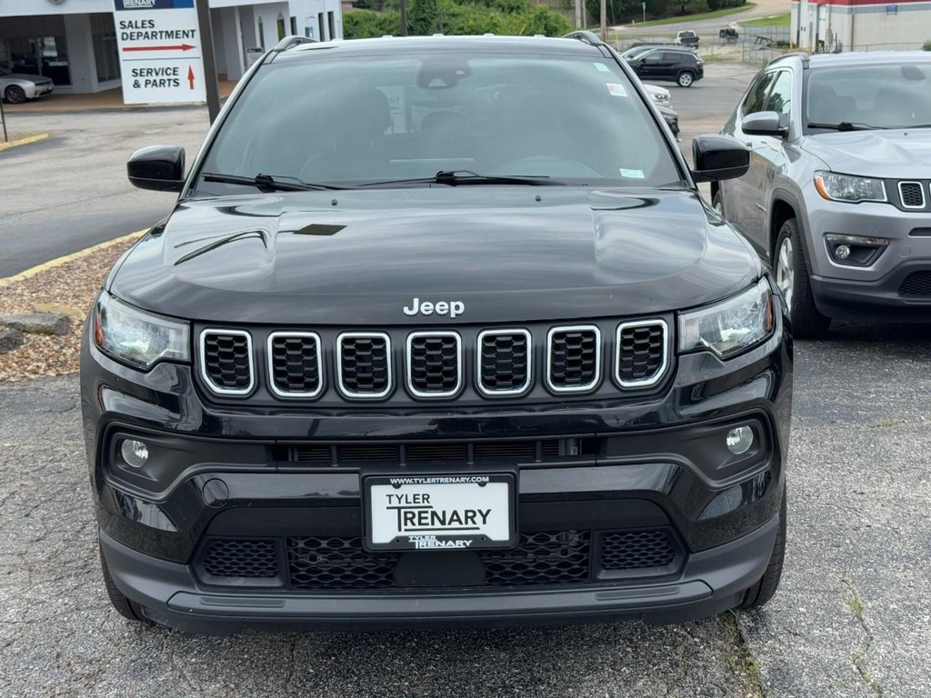 Jeep Compass Vehicle Full-screen Gallery Image 11