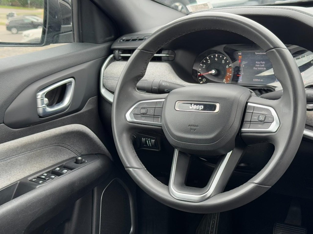 Jeep Compass Vehicle Full-screen Gallery Image 14