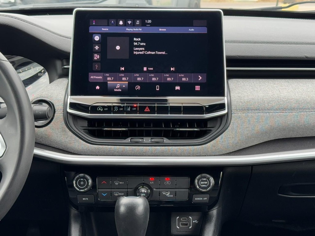 Jeep Compass Vehicle Full-screen Gallery Image 15