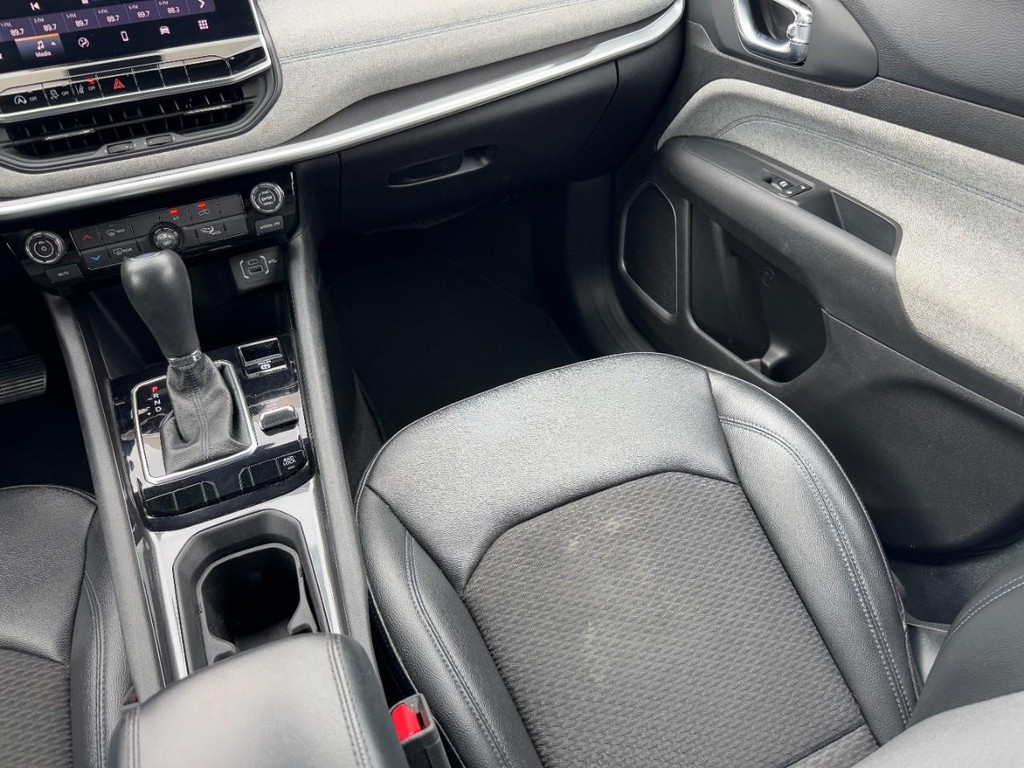 Jeep Compass Vehicle Full-screen Gallery Image 17