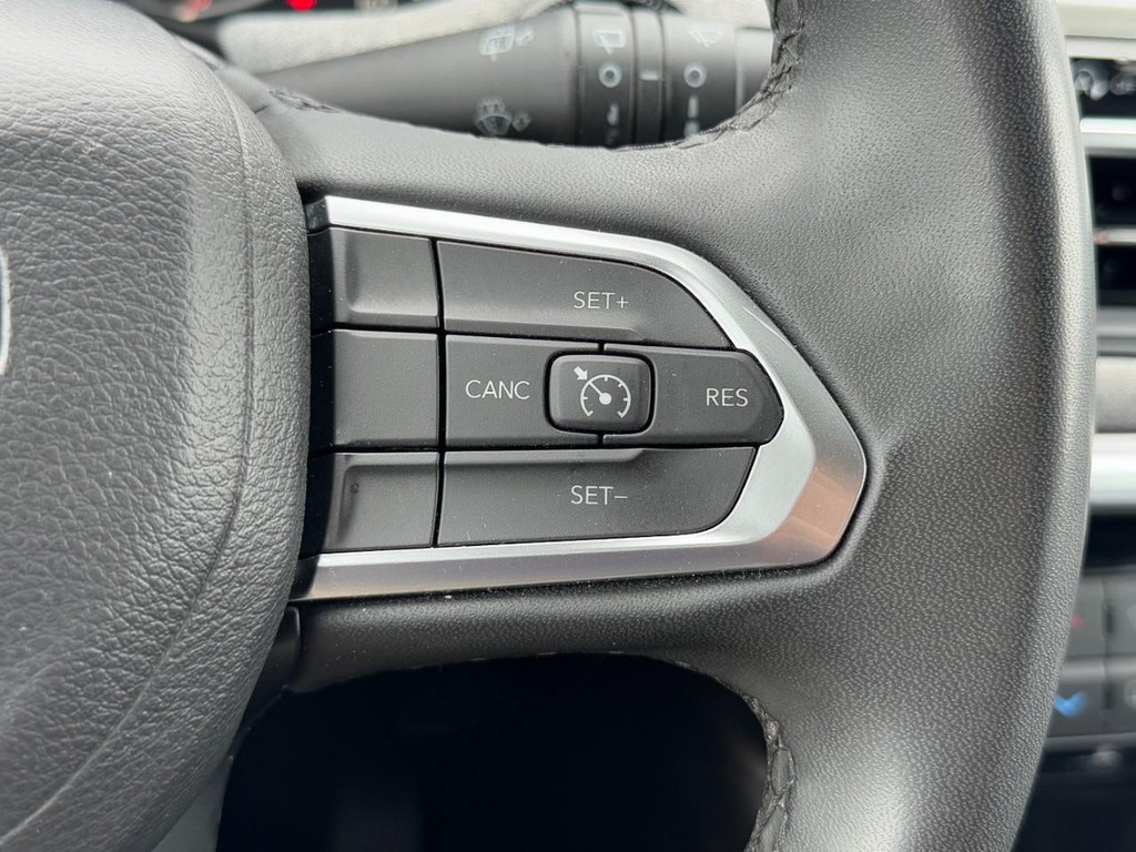 Jeep Compass Vehicle Full-screen Gallery Image 19