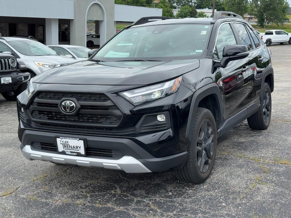 Toyota RAV4 Vehicle Full-screen Gallery Image 10