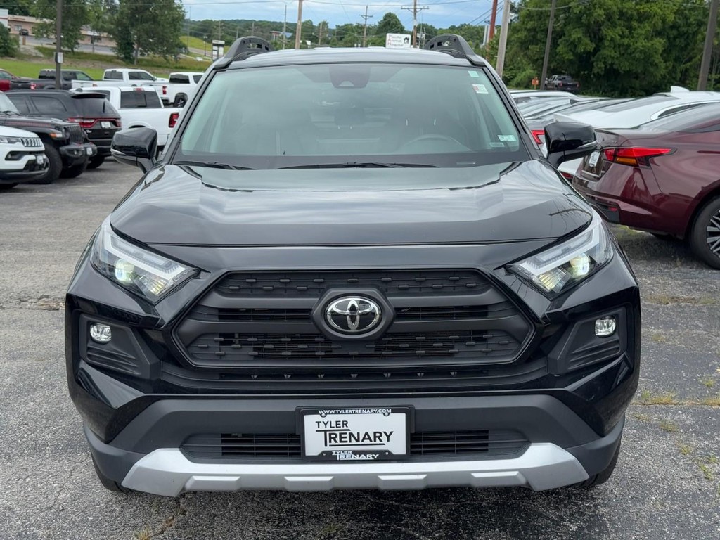 Toyota RAV4 Vehicle Full-screen Gallery Image 11