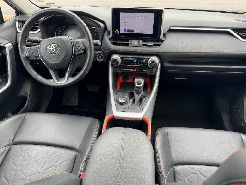 Toyota RAV4 Vehicle Full-screen Gallery Image 13