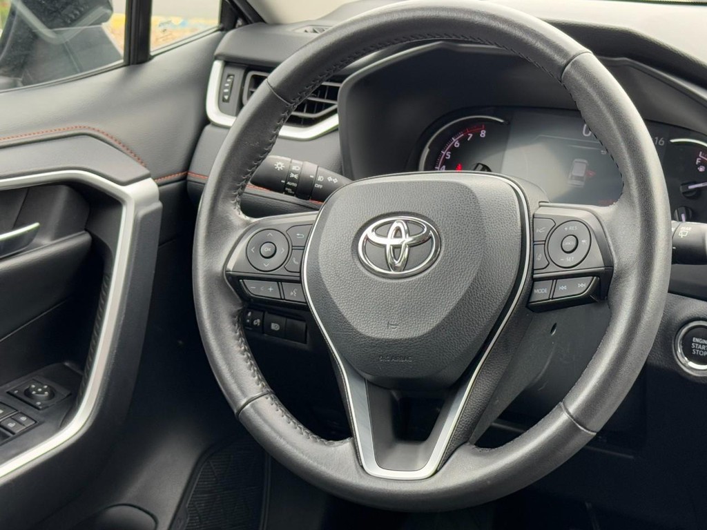 Toyota RAV4 Vehicle Full-screen Gallery Image 14