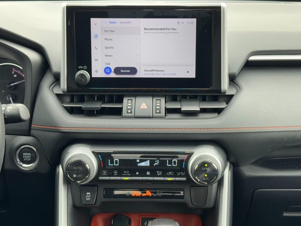 Toyota RAV4 Vehicle Full-screen Gallery Image 15