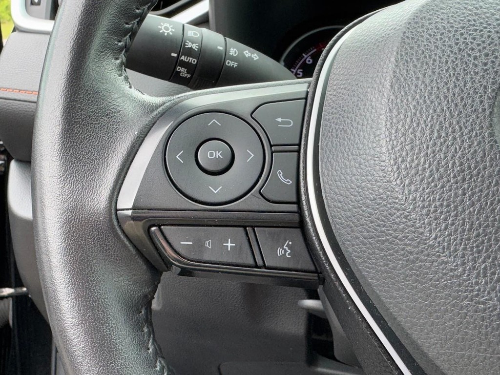 Toyota RAV4 Vehicle Full-screen Gallery Image 18