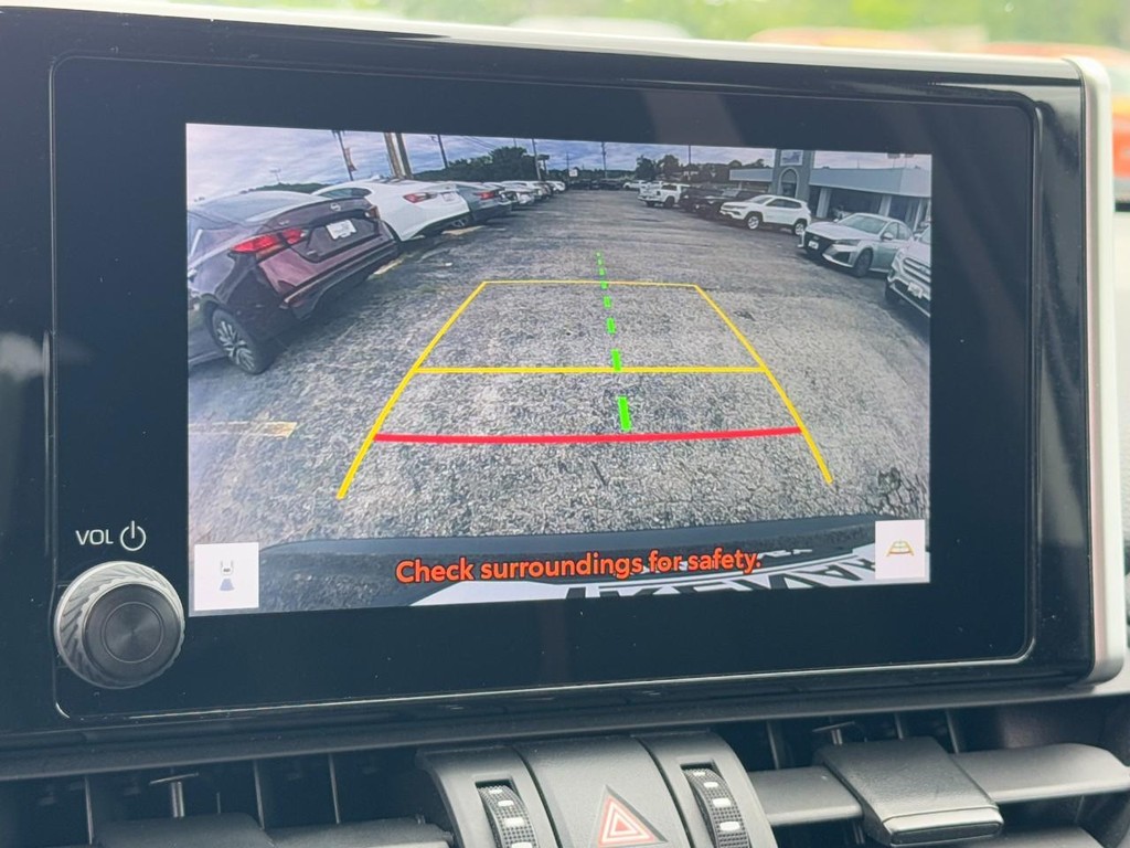Toyota RAV4 Vehicle Full-screen Gallery Image 22