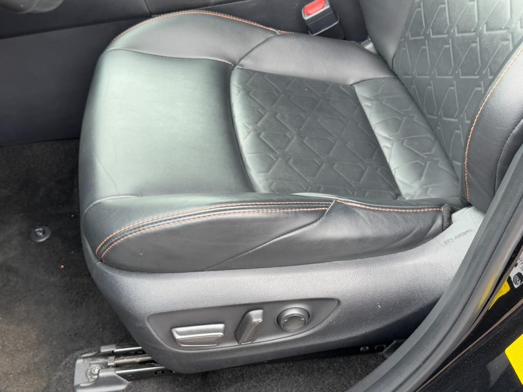 Toyota RAV4 Vehicle Full-screen Gallery Image 24