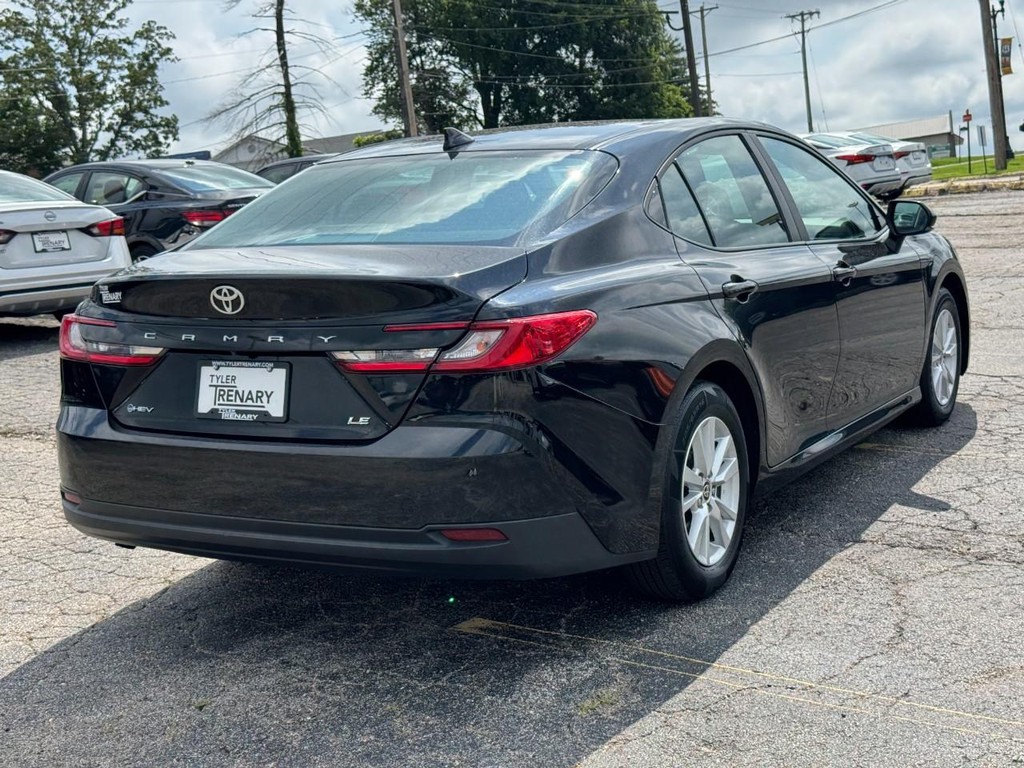 Toyota Camry Vehicle Full-screen Gallery Image 04