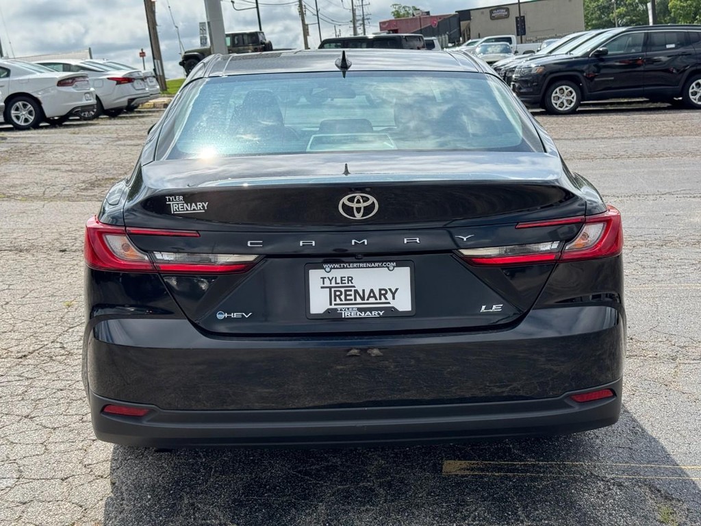 Toyota Camry Vehicle Full-screen Gallery Image 05