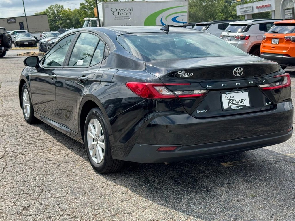 Toyota Camry Vehicle Full-screen Gallery Image 07