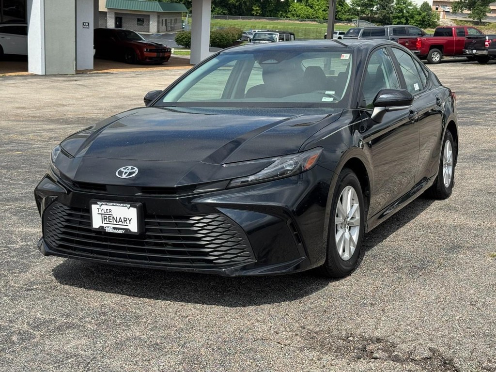 Toyota Camry Vehicle Full-screen Gallery Image 10