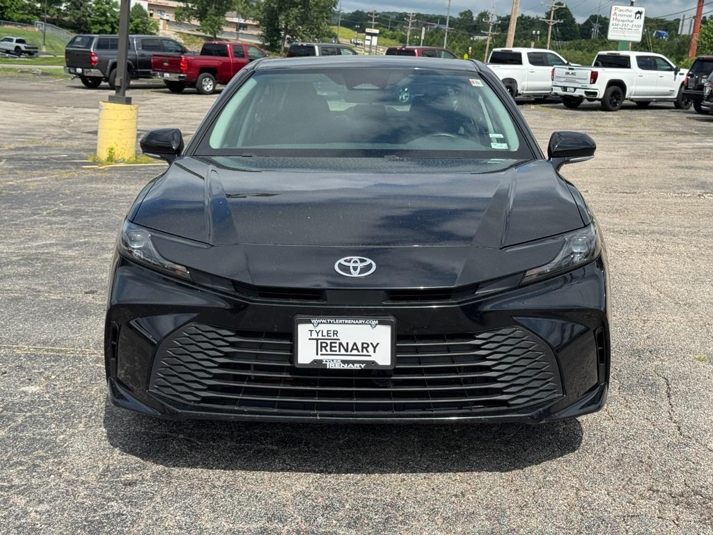 Toyota Camry Vehicle Full-screen Gallery Image 11