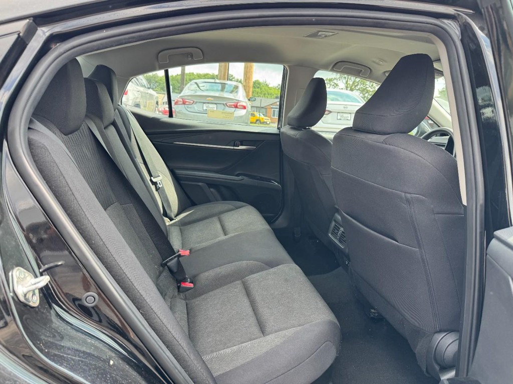 Toyota Camry Vehicle Full-screen Gallery Image 12