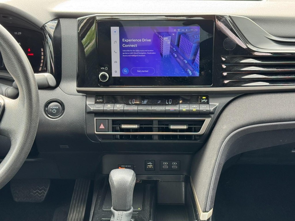 Toyota Camry Vehicle Full-screen Gallery Image 15