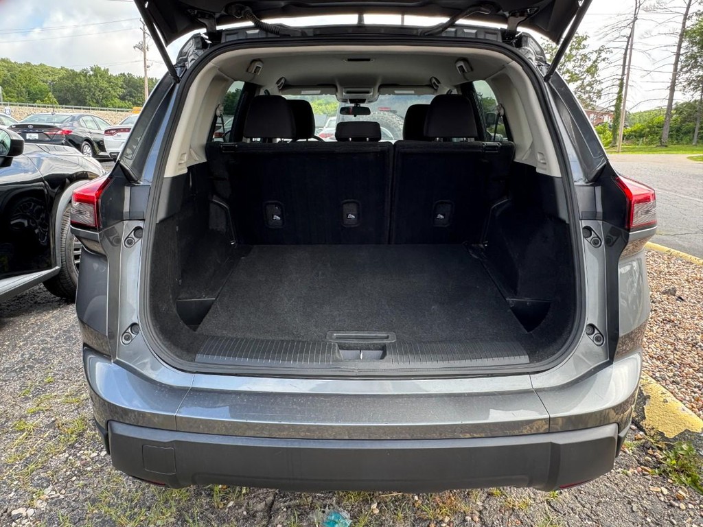 Nissan Rogue Vehicle Full-screen Gallery Image 06