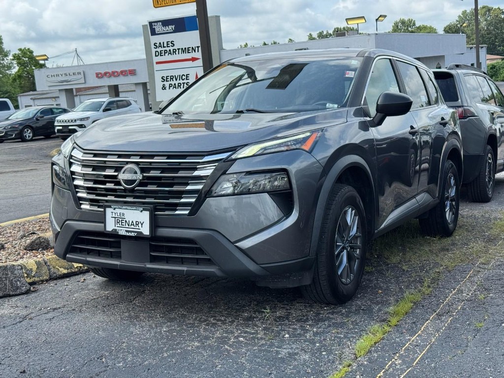 Nissan Rogue Vehicle Full-screen Gallery Image 10