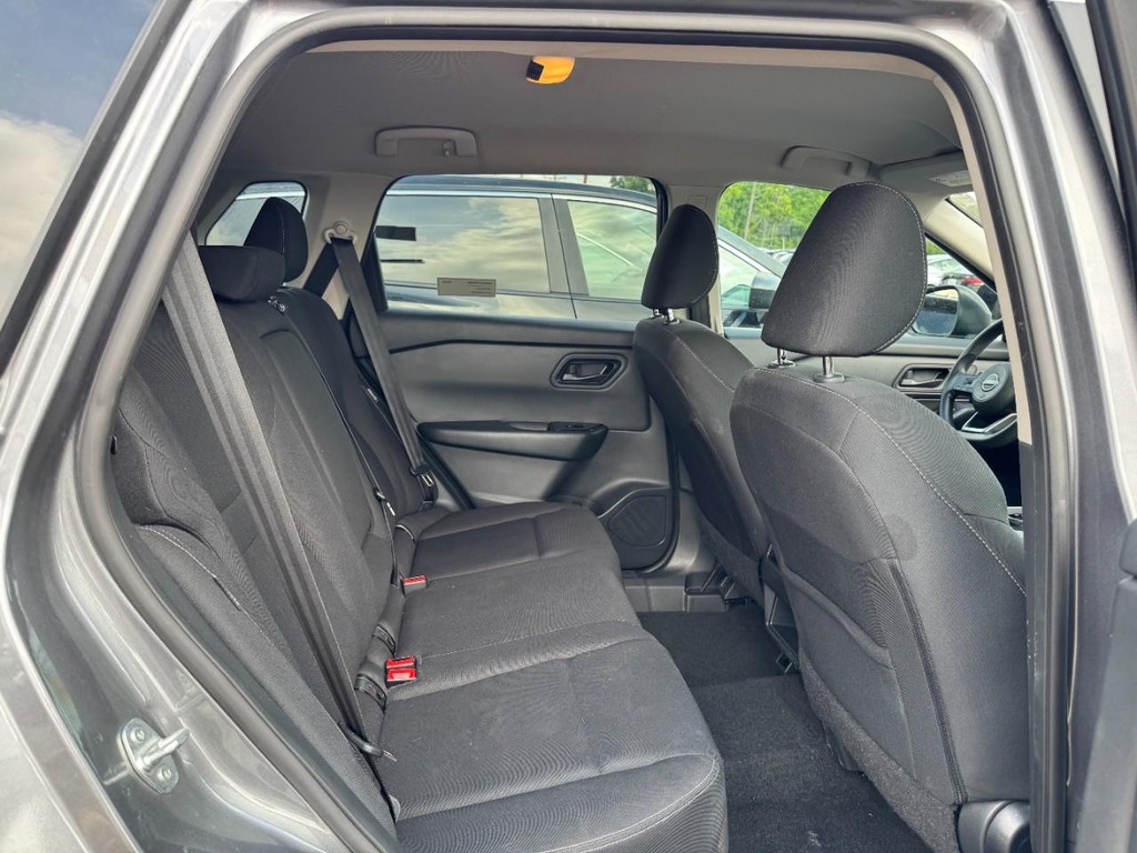Nissan Rogue Vehicle Full-screen Gallery Image 12