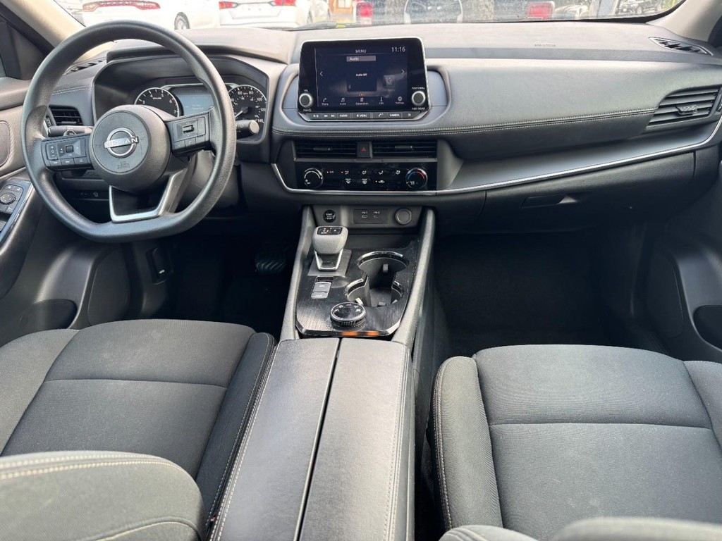 Nissan Rogue Vehicle Full-screen Gallery Image 13