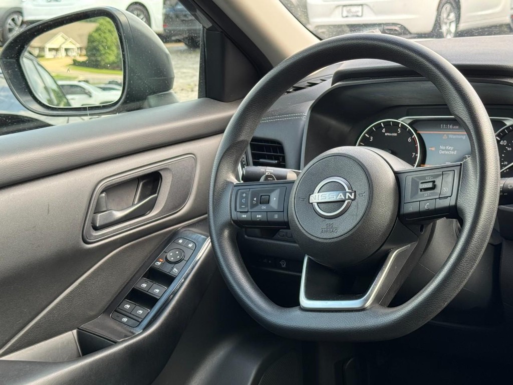 Nissan Rogue Vehicle Full-screen Gallery Image 14