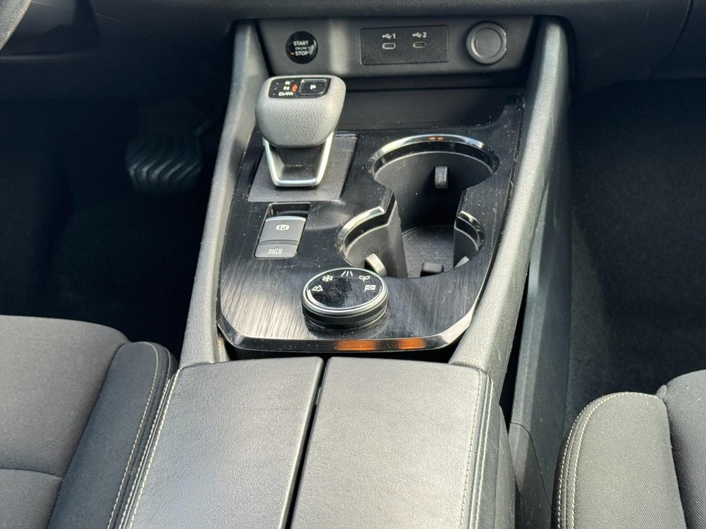 Nissan Rogue Vehicle Full-screen Gallery Image 16