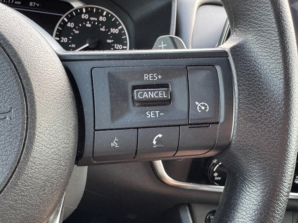 Nissan Rogue Vehicle Full-screen Gallery Image 19