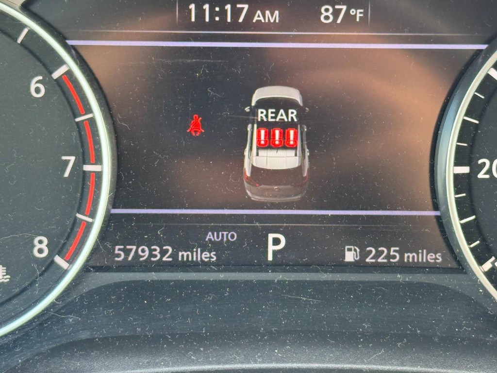 Nissan Rogue Vehicle Full-screen Gallery Image 20
