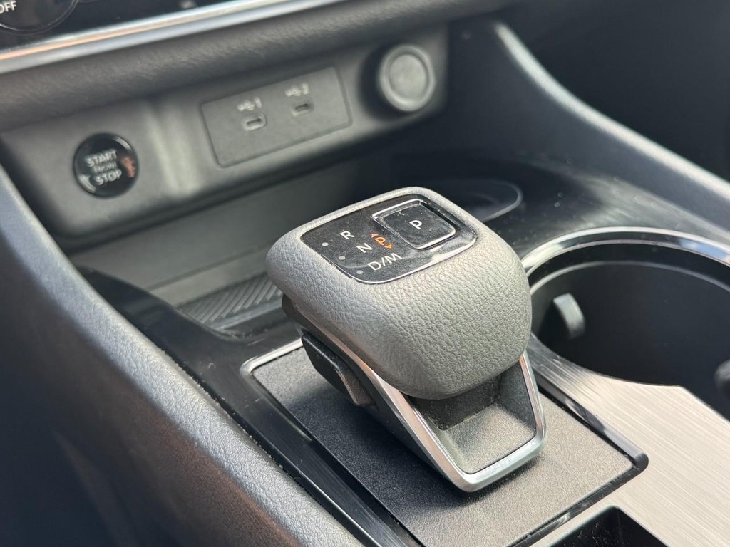 Nissan Rogue Vehicle Full-screen Gallery Image 21