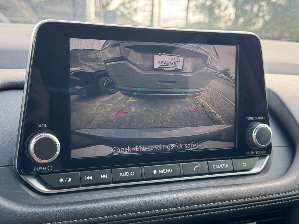 Nissan Rogue Vehicle Full-screen Gallery Image 22