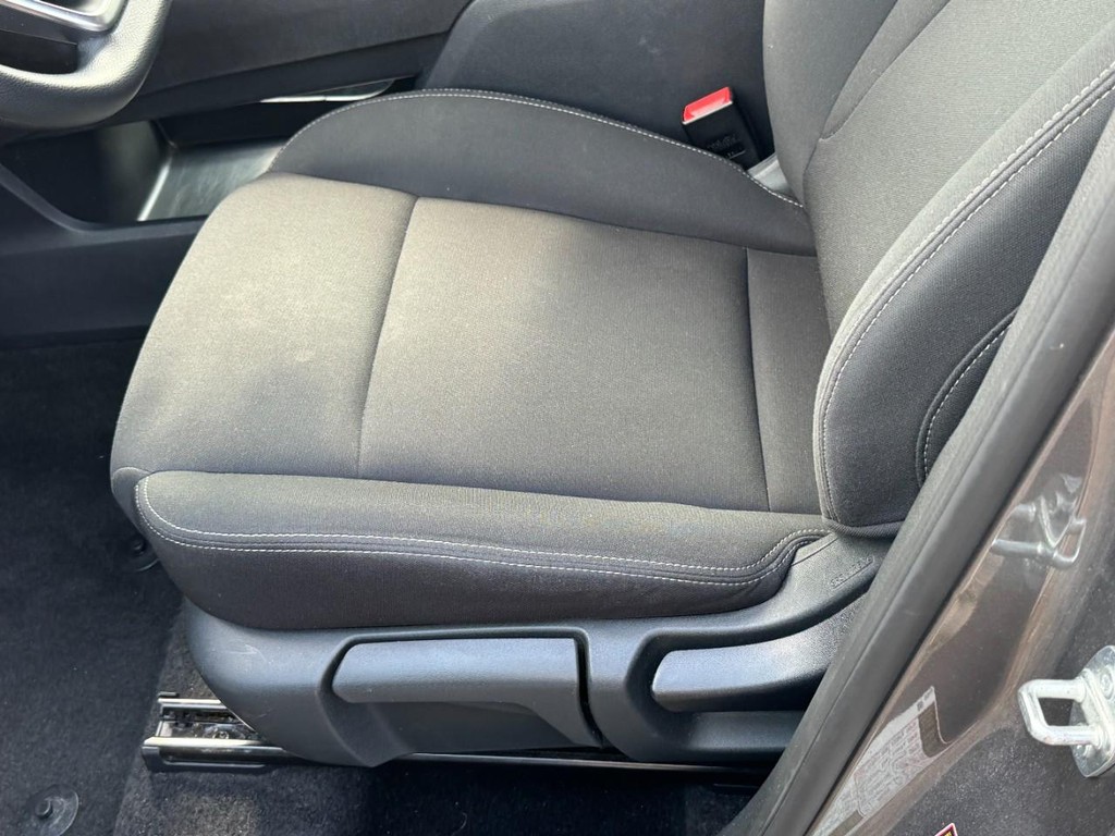 Nissan Rogue Vehicle Full-screen Gallery Image 24