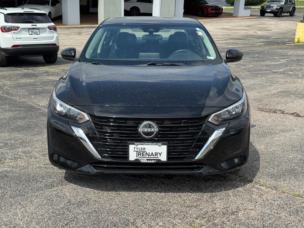 Nissan Sentra Vehicle Full-screen Gallery Image 11