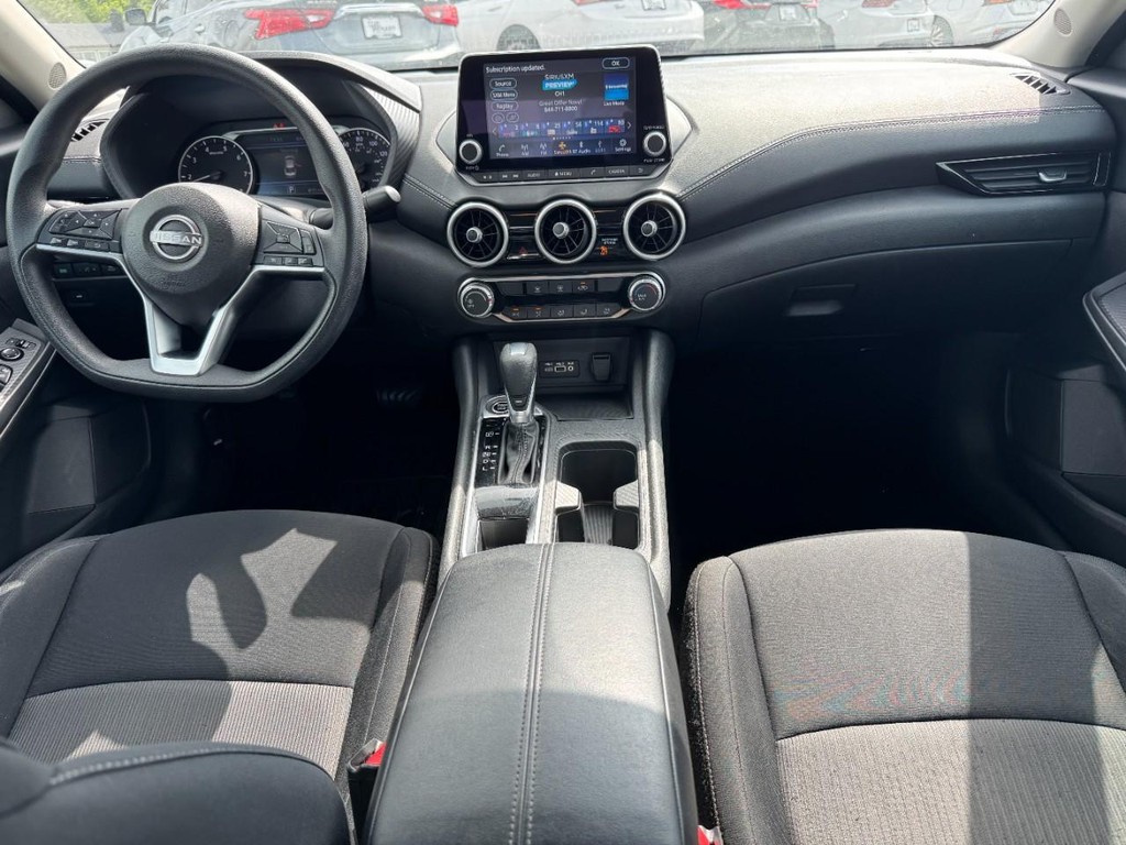 Nissan Sentra Vehicle Full-screen Gallery Image 13