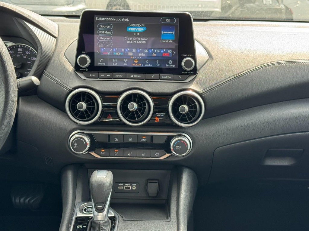 Nissan Sentra Vehicle Full-screen Gallery Image 15