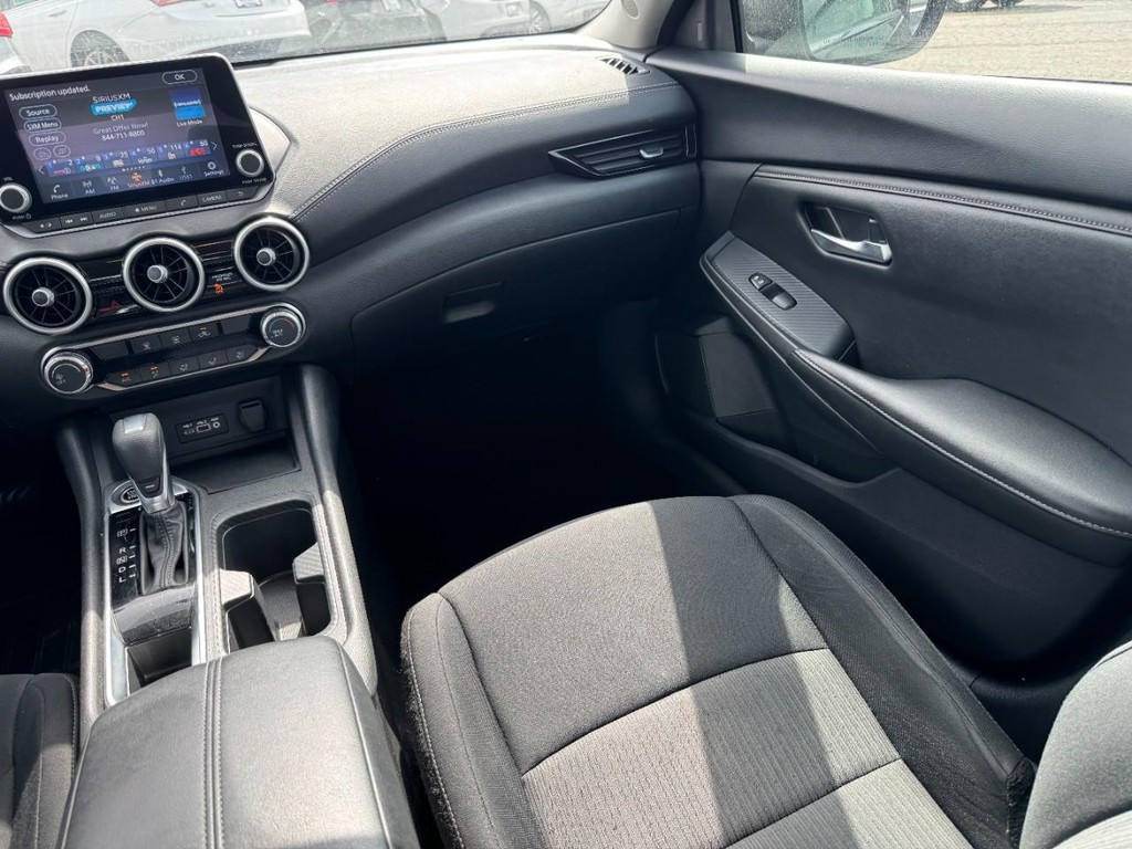 Nissan Sentra Vehicle Full-screen Gallery Image 17