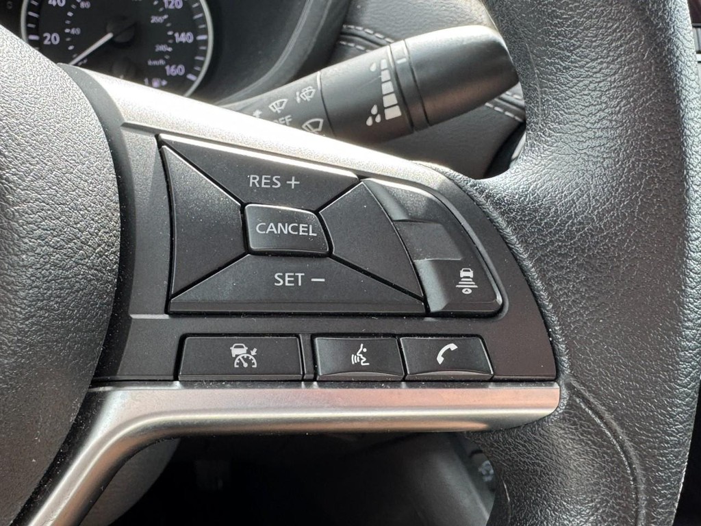 Nissan Sentra Vehicle Full-screen Gallery Image 19