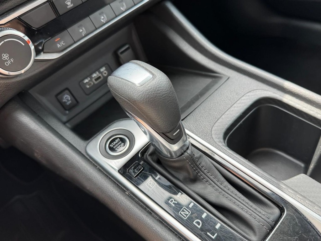 Nissan Sentra Vehicle Full-screen Gallery Image 21
