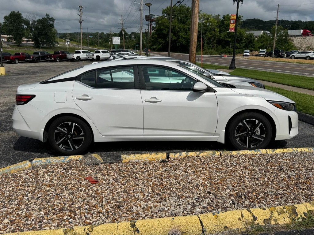 Nissan Sentra Vehicle Full-screen Gallery Image 02