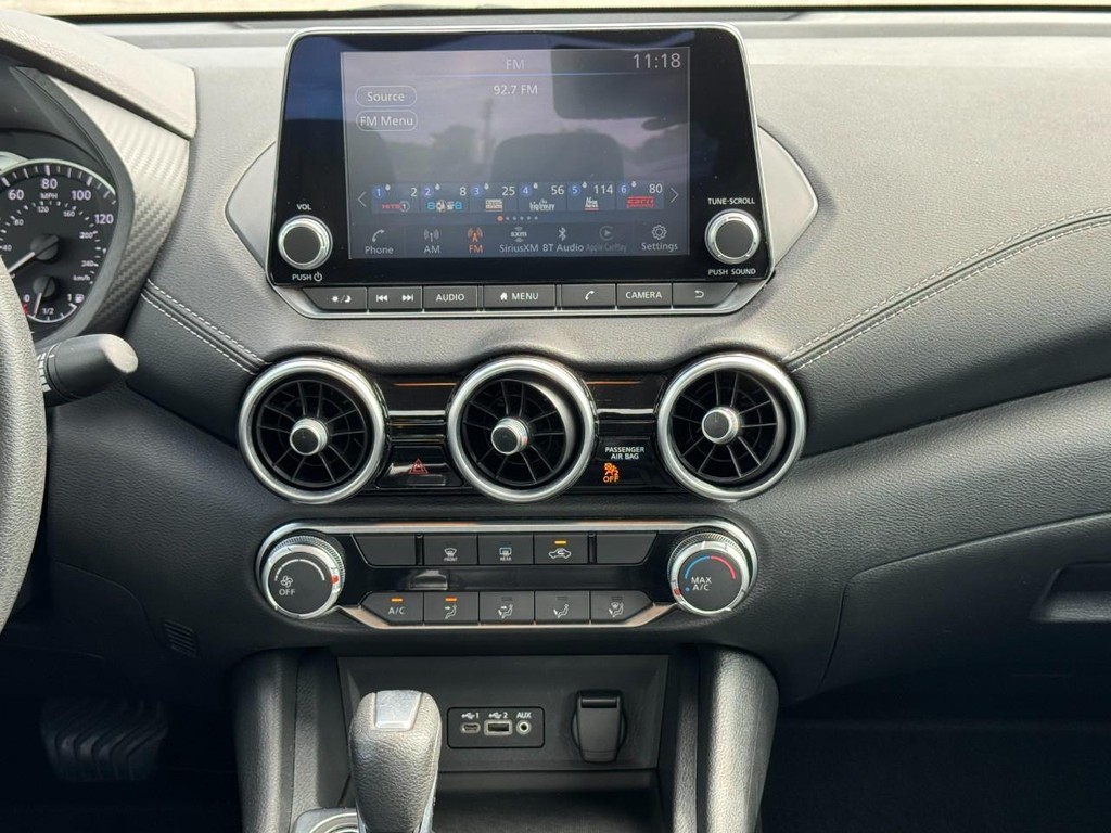 Nissan Sentra Vehicle Full-screen Gallery Image 14