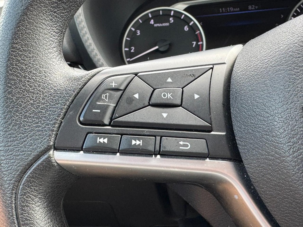 Nissan Sentra Vehicle Full-screen Gallery Image 17