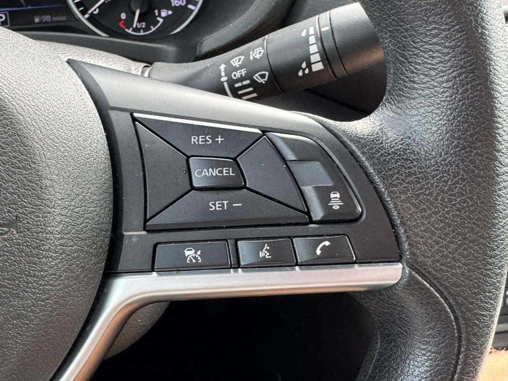 Nissan Sentra Vehicle Full-screen Gallery Image 18