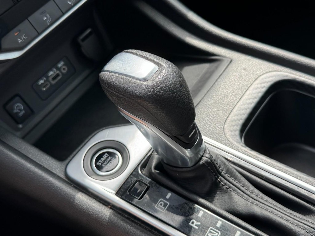Nissan Sentra Vehicle Full-screen Gallery Image 20