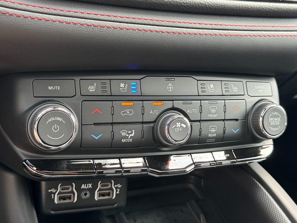Dodge Durango Vehicle Full-screen Gallery Image 16