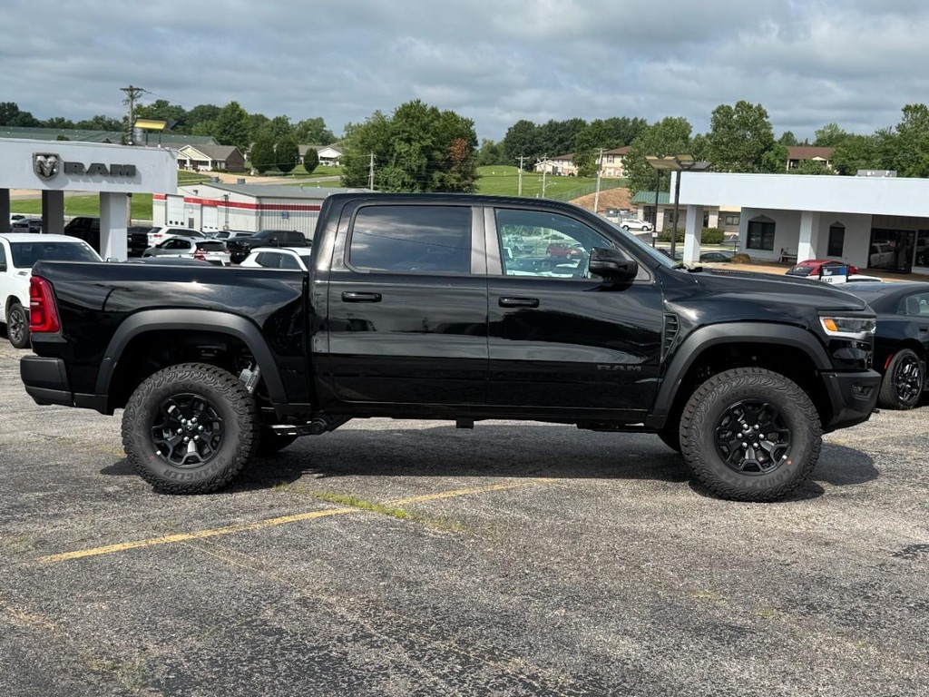Ram 1500 Vehicle Full-screen Gallery Image 02