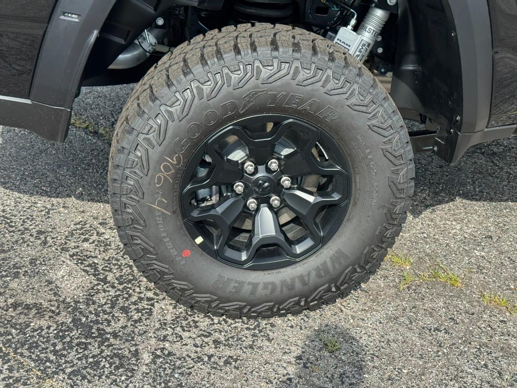 Ram 1500 Vehicle Full-screen Gallery Image 05