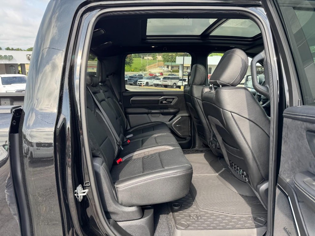 Ram 1500 Vehicle Full-screen Gallery Image 06