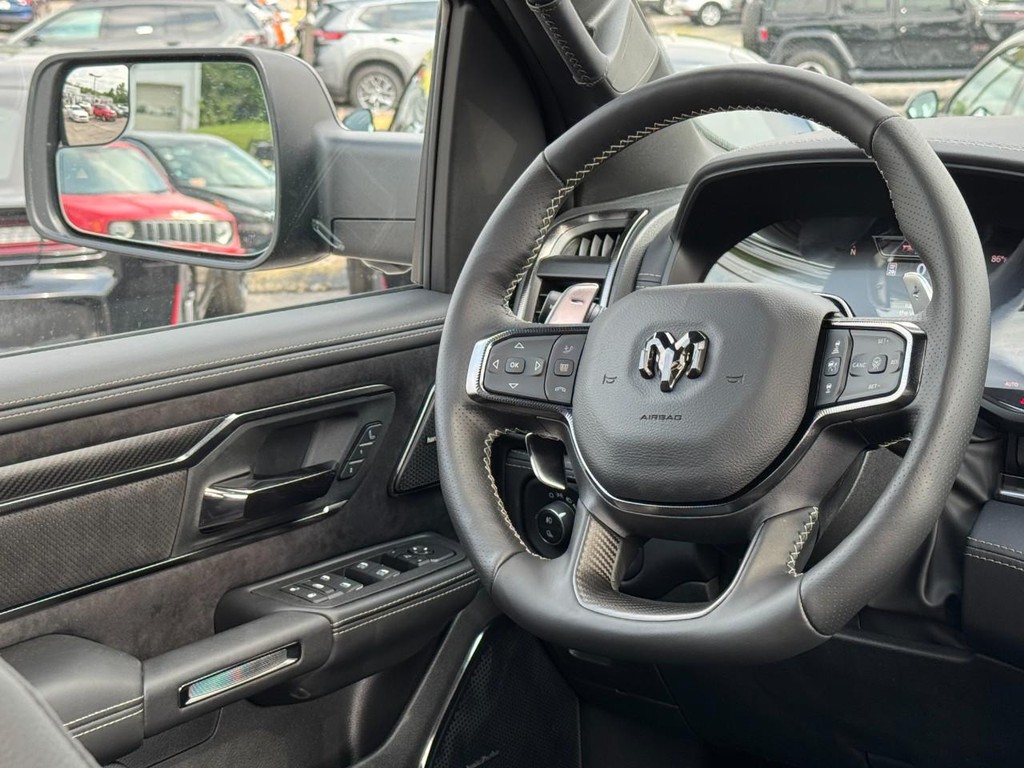 Ram 1500 Vehicle Full-screen Gallery Image 09